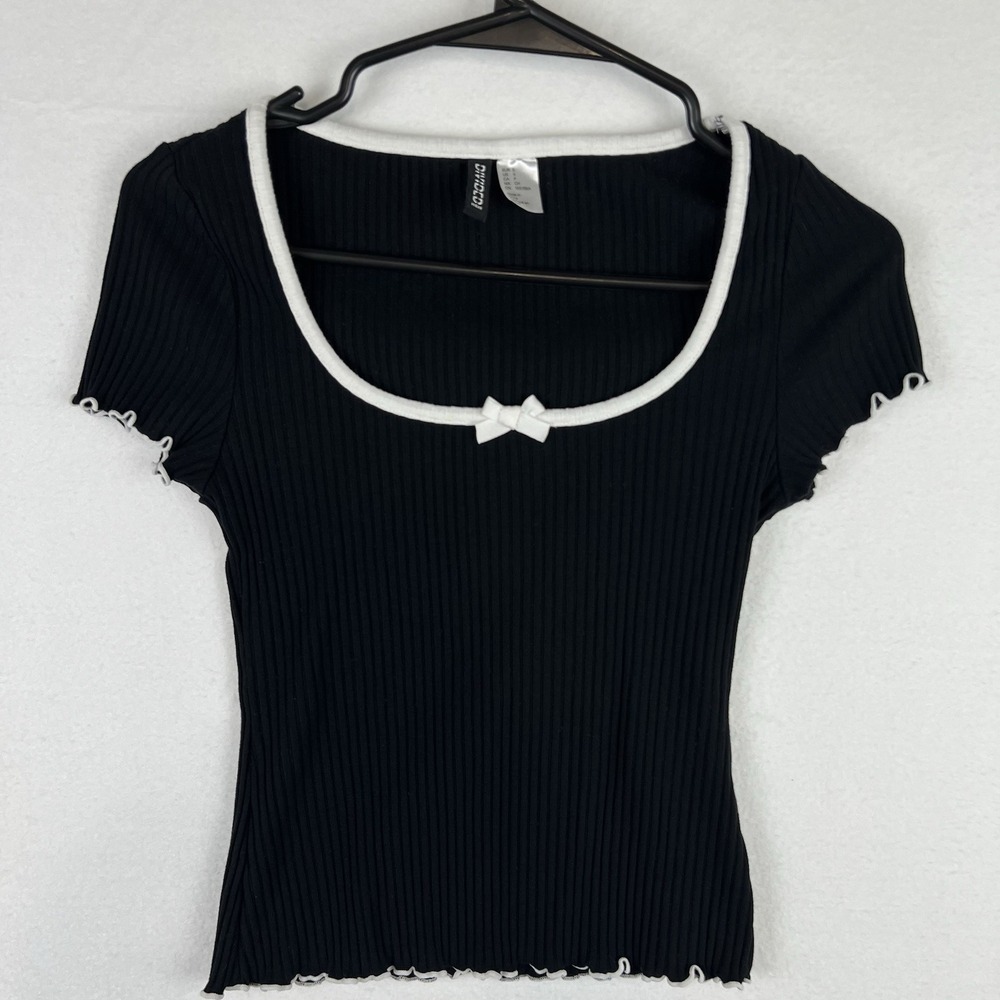 H&M Y2K Black Crop Top Sz S Ribbed White Trim Short Sleeve Chic